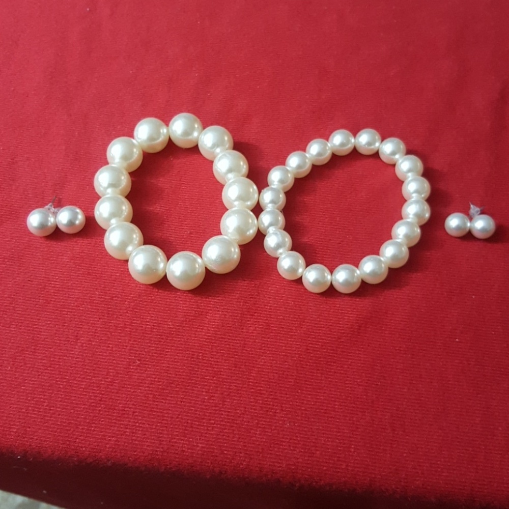 🎀BOGO HALF OFF🎀 Off white Pearl jewerly lot